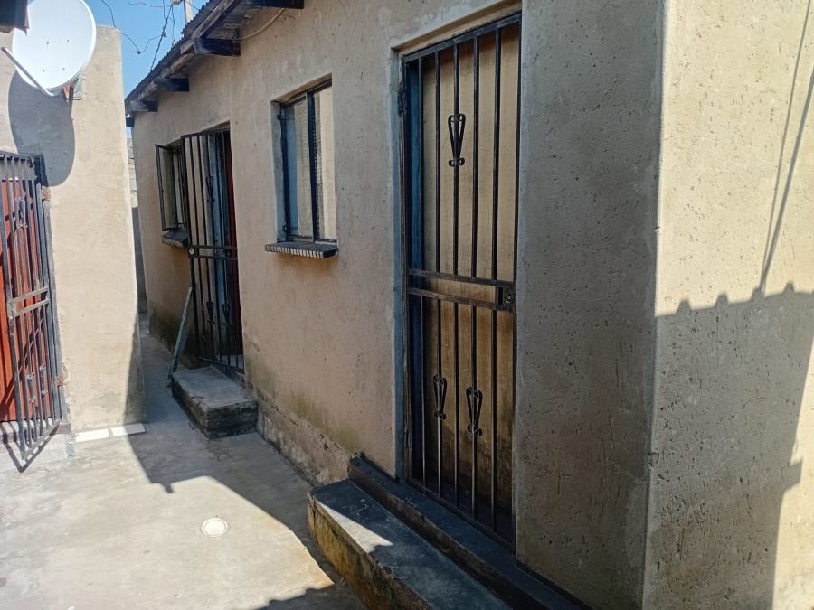 6 Bedroom Property for Sale in Ivory Park Gauteng