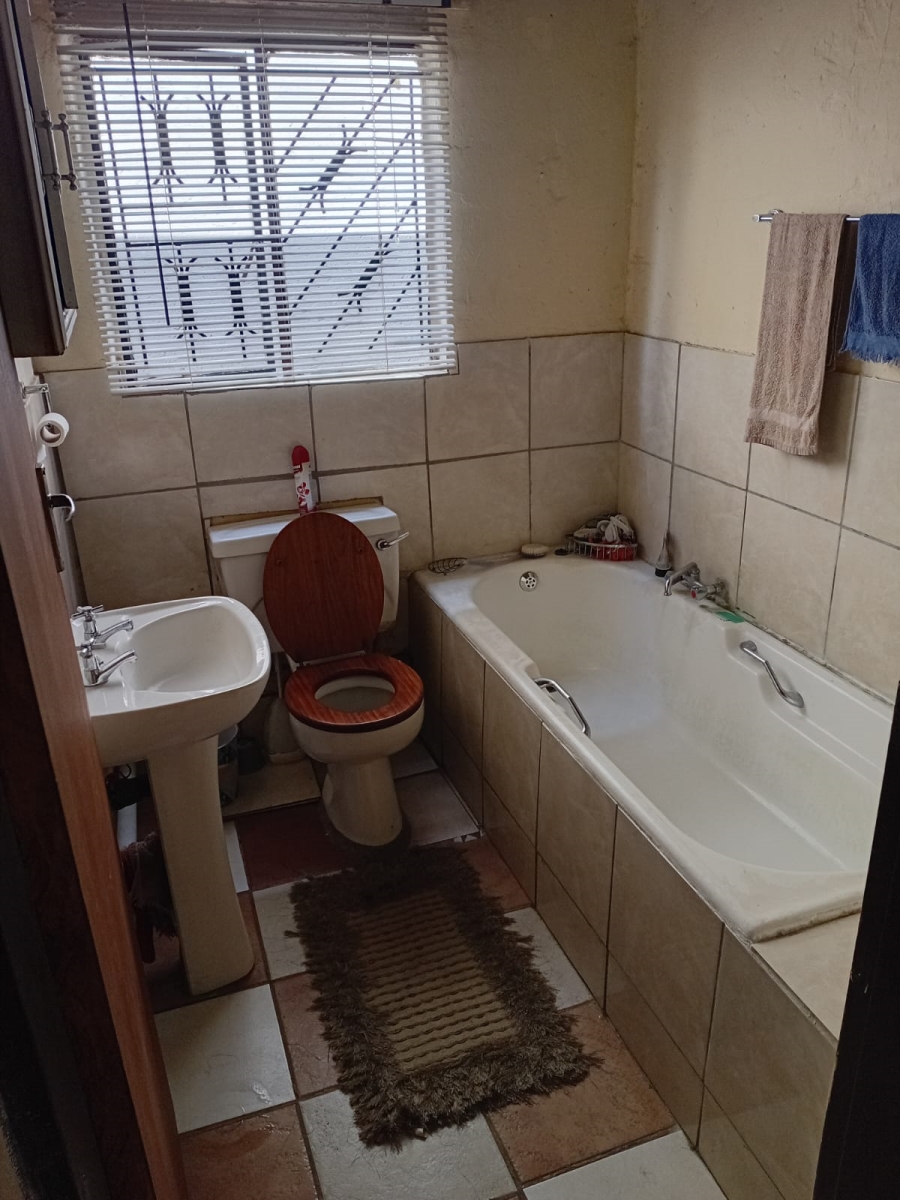 6 Bedroom Property for Sale in Ivory Park Gauteng