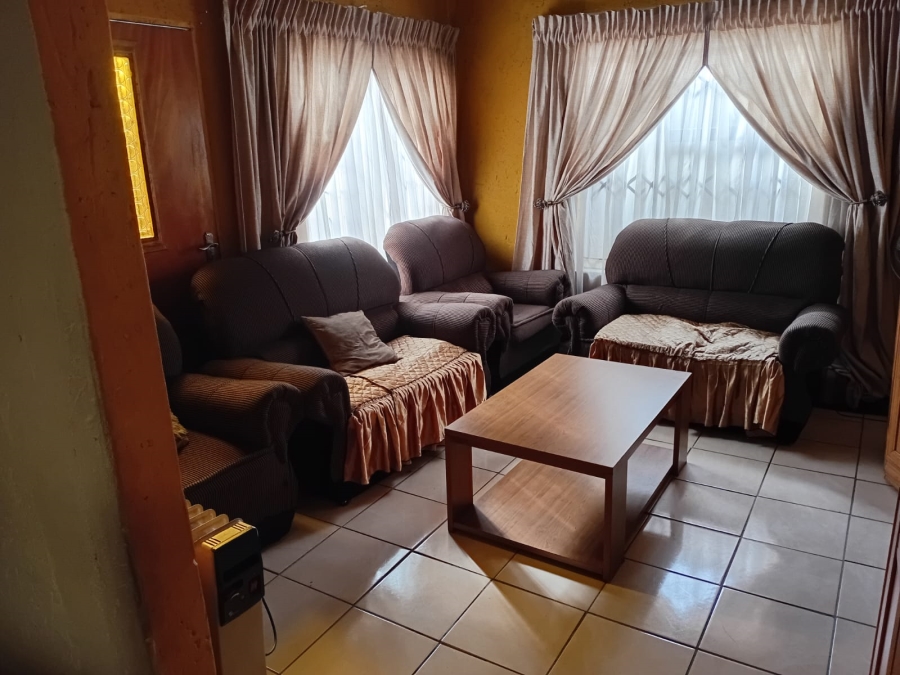 6 Bedroom Property for Sale in Ivory Park Gauteng