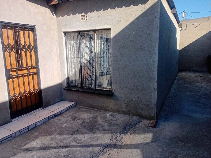 6 Bedroom Property for Sale in Ivory Park Gauteng