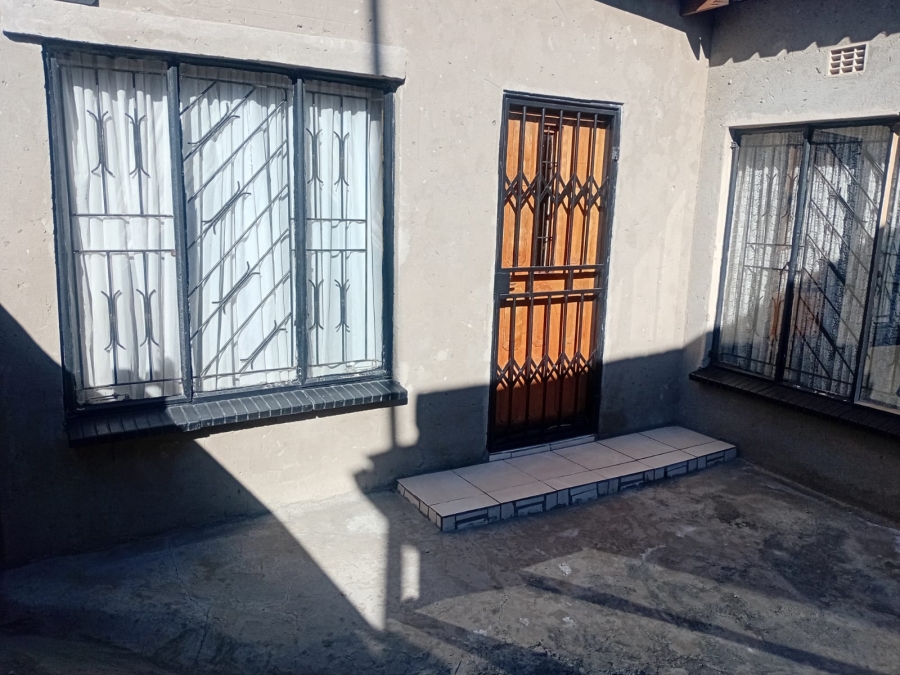 6 Bedroom Property for Sale in Ivory Park Gauteng