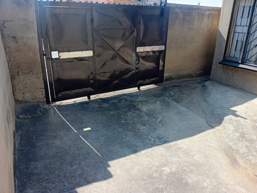 6 Bedroom Property for Sale in Ivory Park Gauteng
