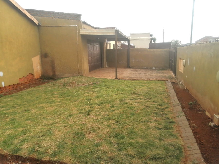 3 Bedroom Property for Sale in Likole Gauteng