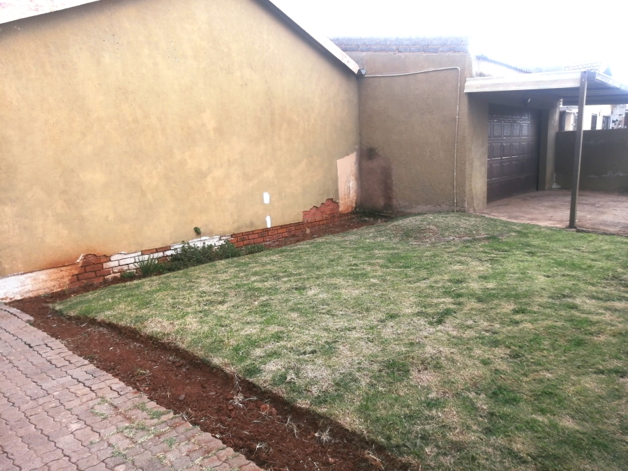 3 Bedroom Property for Sale in Likole Gauteng