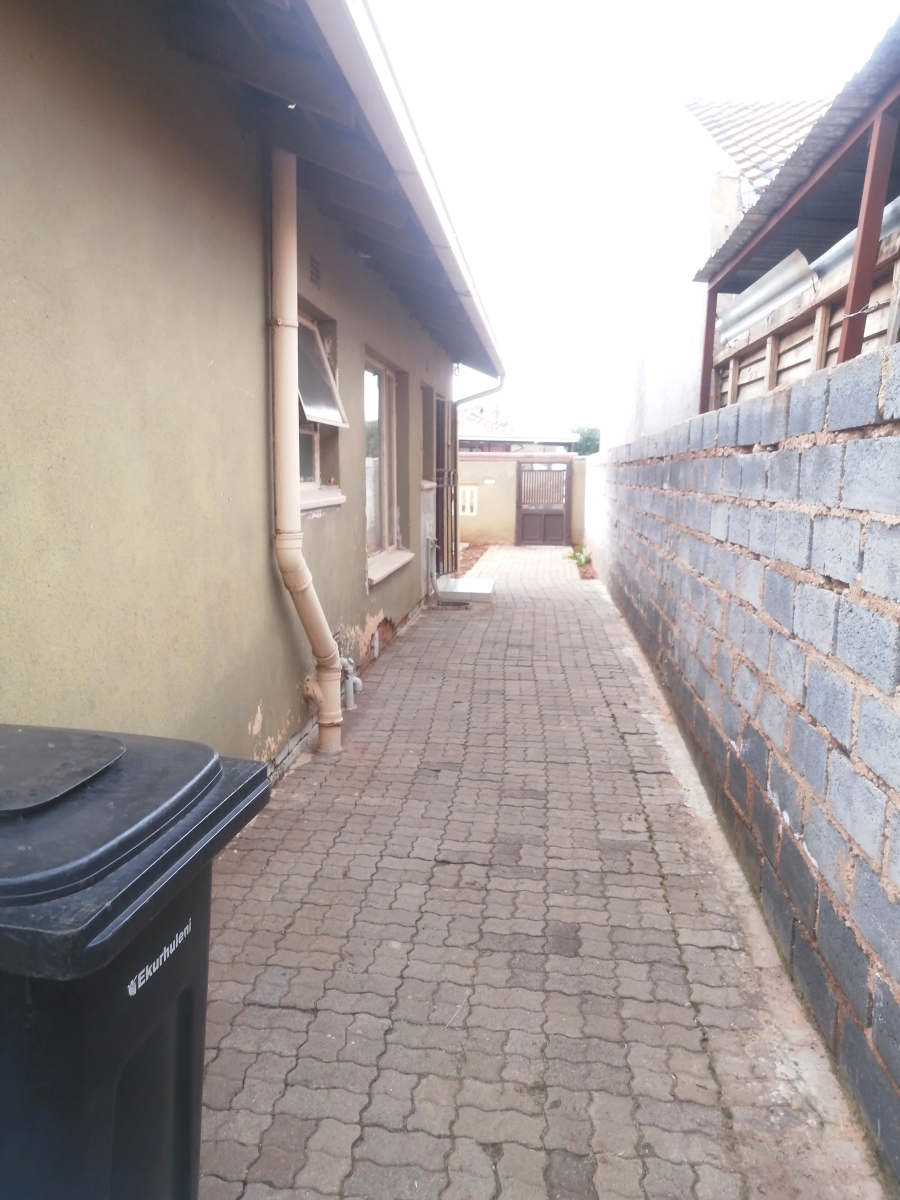 3 Bedroom Property for Sale in Likole Gauteng