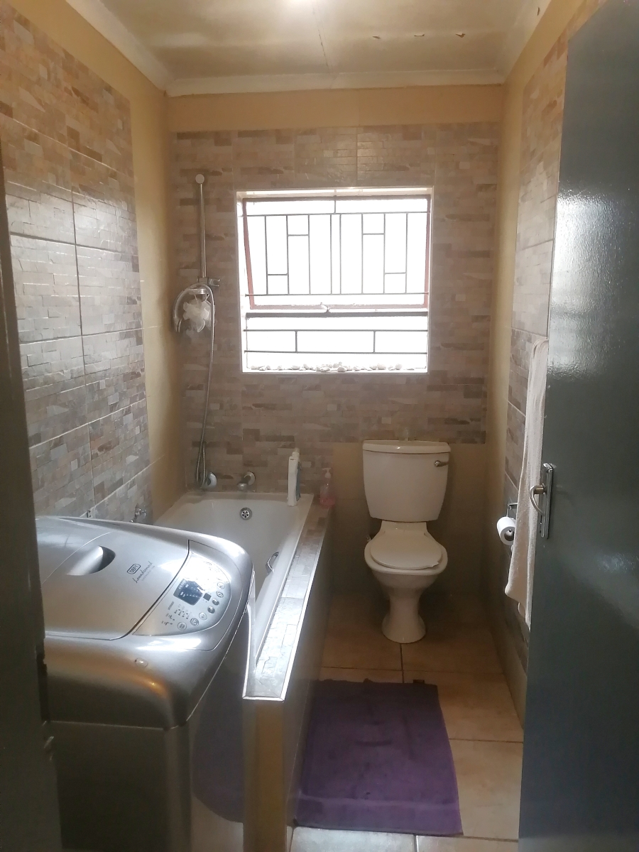 3 Bedroom Property for Sale in Likole Gauteng