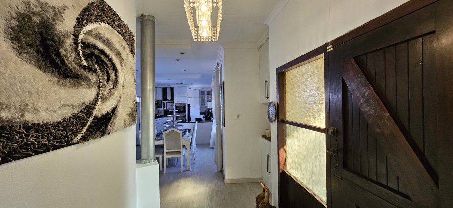 4 Bedroom Property for Sale in Three Rivers Proper Gauteng