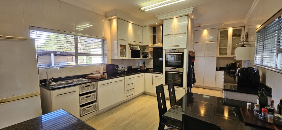 4 Bedroom Property for Sale in Three Rivers Proper Gauteng
