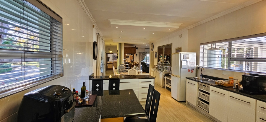 4 Bedroom Property for Sale in Three Rivers Proper Gauteng