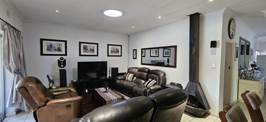 4 Bedroom Property for Sale in Three Rivers Proper Gauteng