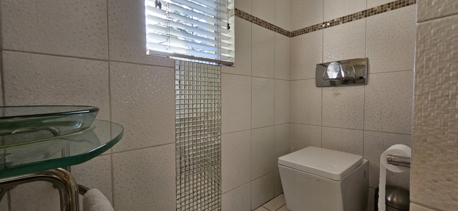 4 Bedroom Property for Sale in Three Rivers Proper Gauteng