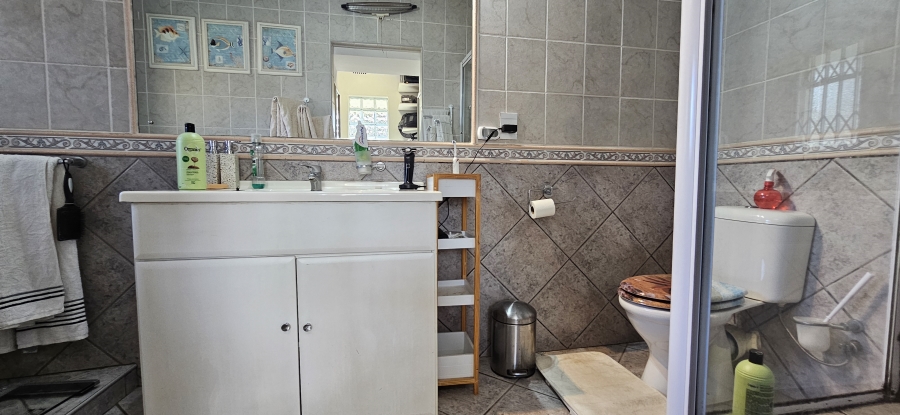 4 Bedroom Property for Sale in Three Rivers Proper Gauteng