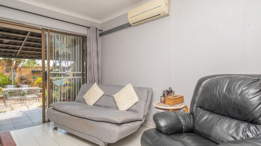 1 Bedroom Property for Sale in Wilgeheuwel Gauteng