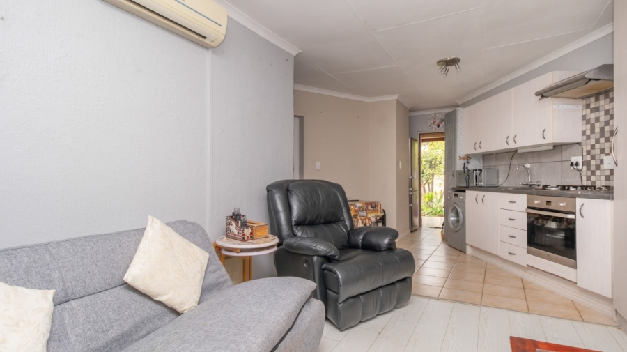 1 Bedroom Property for Sale in Wilgeheuwel Gauteng