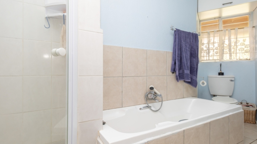 1 Bedroom Property for Sale in Wilgeheuwel Gauteng