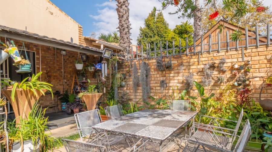 1 Bedroom Property for Sale in Wilgeheuwel Gauteng