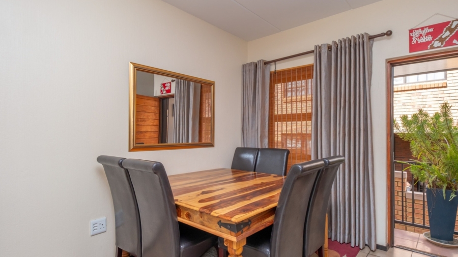 2 Bedroom Property for Sale in Helderkruin Gauteng