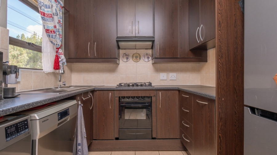 2 Bedroom Property for Sale in Helderkruin Gauteng