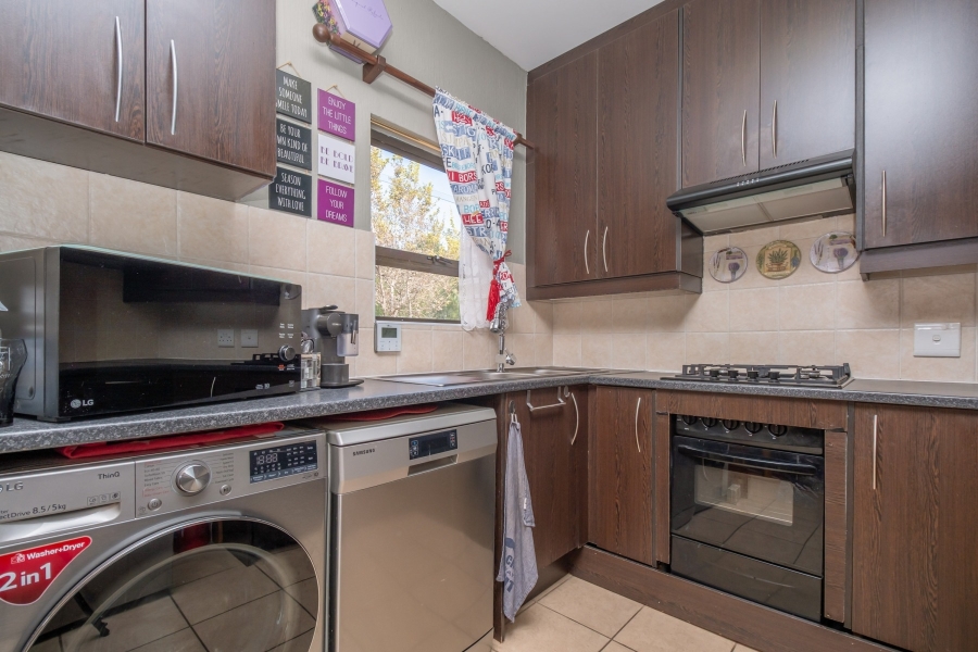 2 Bedroom Property for Sale in Helderkruin Gauteng