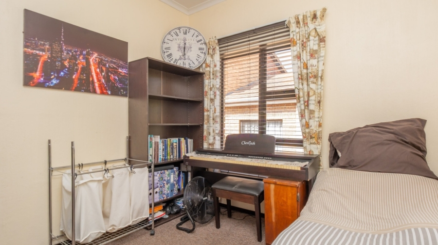 2 Bedroom Property for Sale in Helderkruin Gauteng