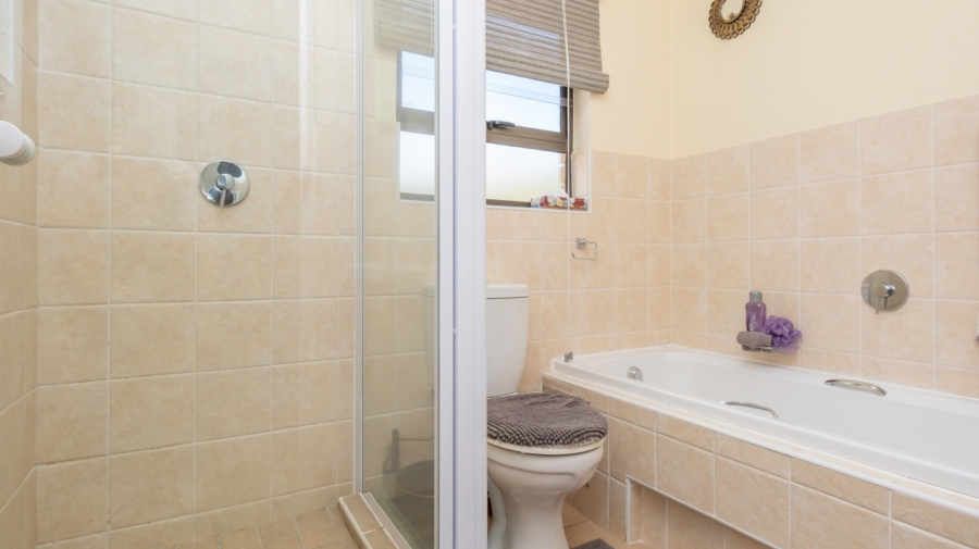 2 Bedroom Property for Sale in Helderkruin Gauteng