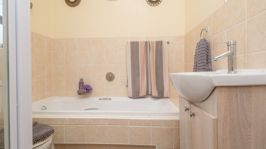 2 Bedroom Property for Sale in Helderkruin Gauteng