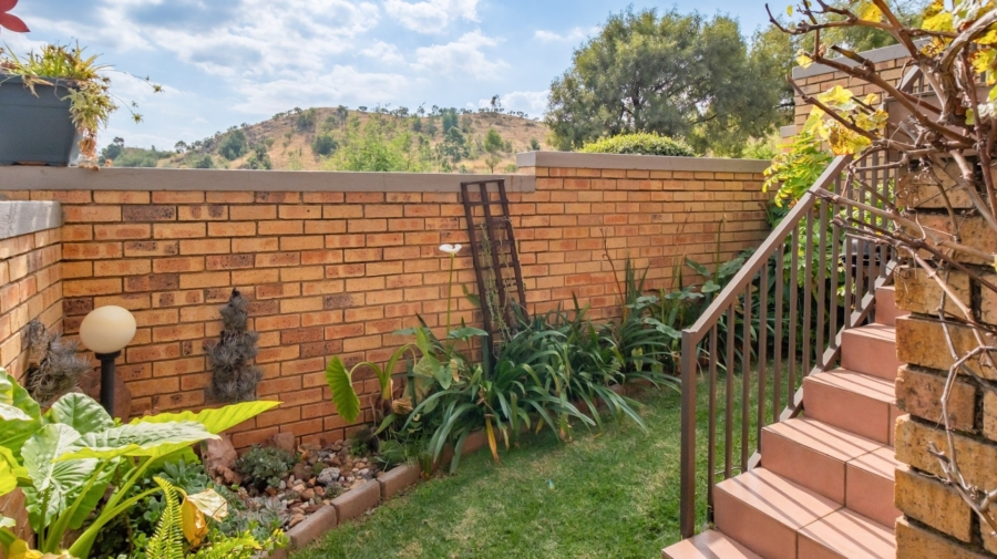 2 Bedroom Property for Sale in Helderkruin Gauteng