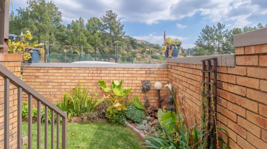 2 Bedroom Property for Sale in Helderkruin Gauteng