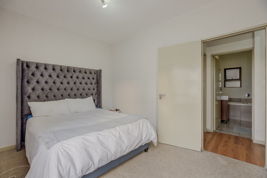 To Let 2 Bedroom Property for Rent in Beverley Gauteng