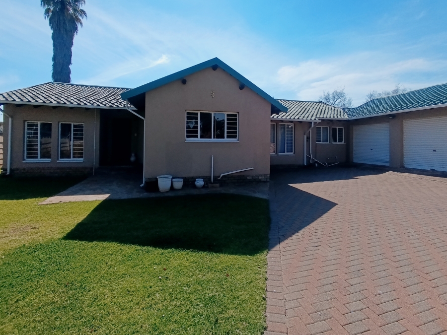 4 Bedroom Property for Sale in Verwoerdpark Gauteng