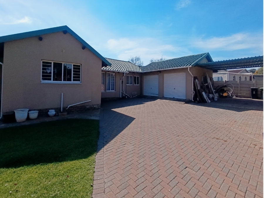 4 Bedroom Property for Sale in Verwoerdpark Gauteng