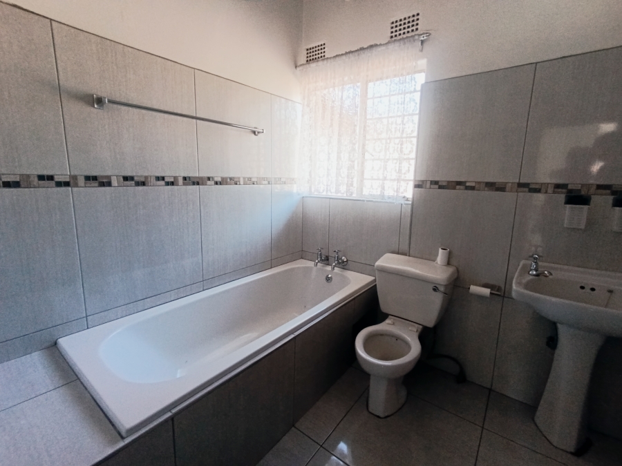 4 Bedroom Property for Sale in Verwoerdpark Gauteng