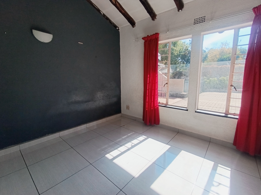 4 Bedroom Property for Sale in Verwoerdpark Gauteng