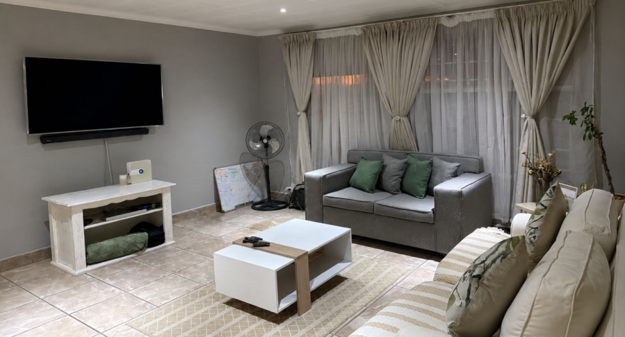 2 Bedroom Property for Sale in Verwoerdpark Gauteng