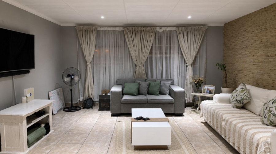 2 Bedroom Property for Sale in Verwoerdpark Gauteng