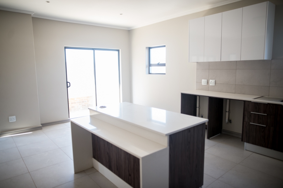 To Let 3 Bedroom Property for Rent in Petervale Gauteng