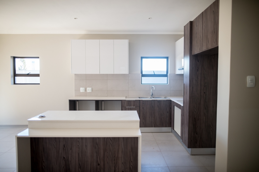 To Let 3 Bedroom Property for Rent in Petervale Gauteng