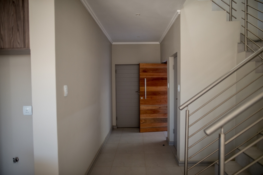 To Let 3 Bedroom Property for Rent in Petervale Gauteng