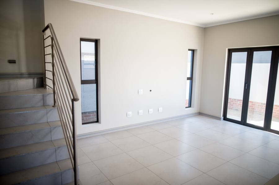 To Let 3 Bedroom Property for Rent in Petervale Gauteng
