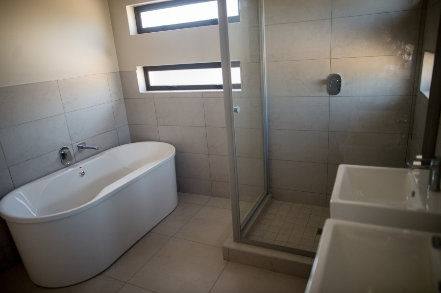 To Let 3 Bedroom Property for Rent in Petervale Gauteng