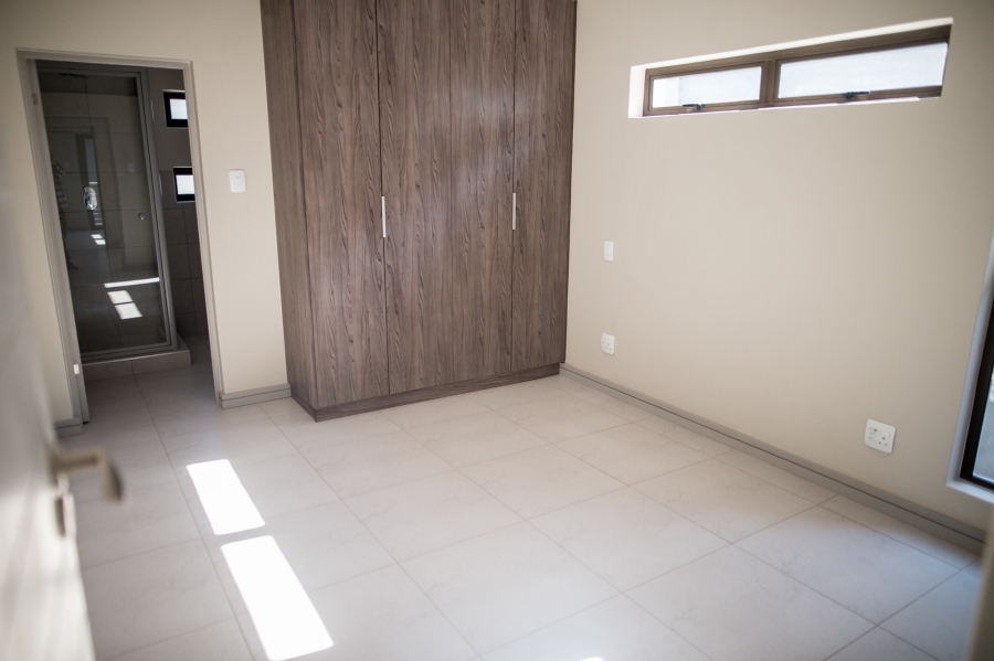 To Let 3 Bedroom Property for Rent in Petervale Gauteng