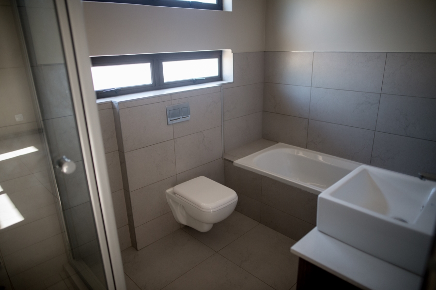 To Let 3 Bedroom Property for Rent in Petervale Gauteng