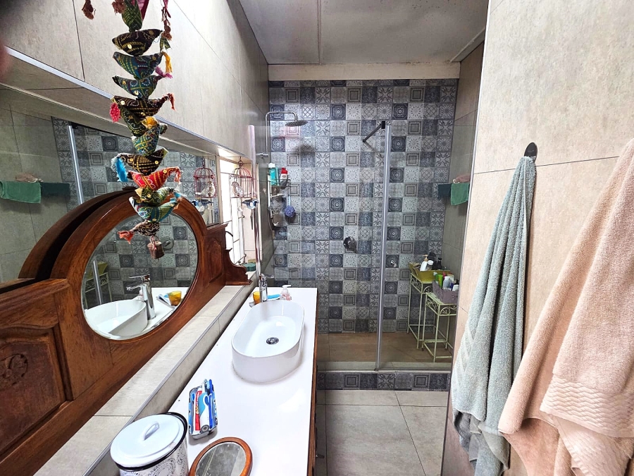 5 Bedroom Property for Sale in Sinoville Gauteng