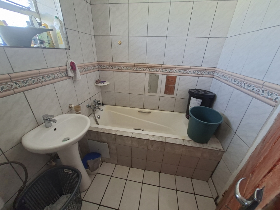 1 Bedroom Property for Sale in Lambton Gauteng