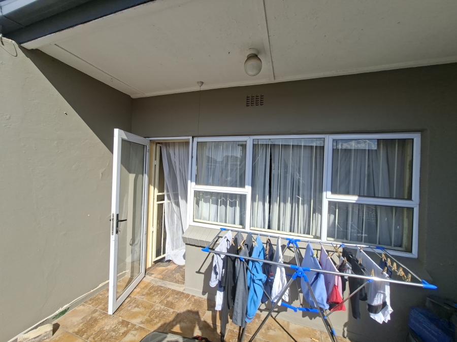 1 Bedroom Property for Sale in Lambton Gauteng