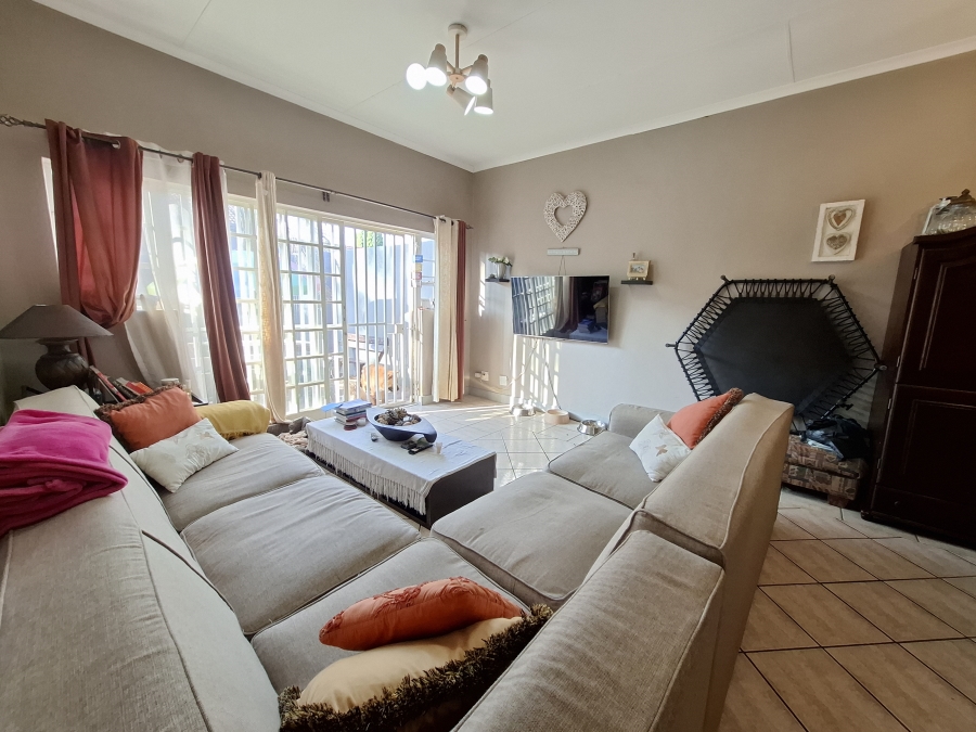 3 Bedroom Property for Sale in Faerie Glen Gauteng