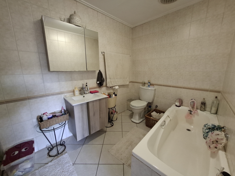 3 Bedroom Property for Sale in Faerie Glen Gauteng