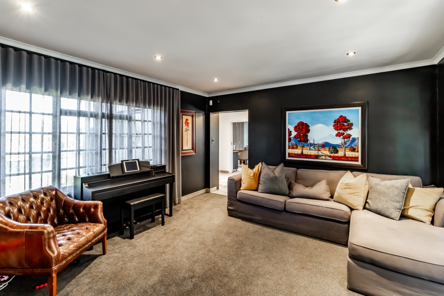 3 Bedroom Property for Sale in Waverley Gauteng