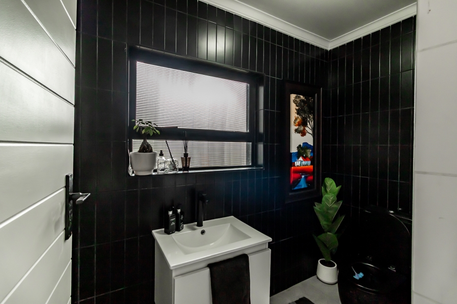 3 Bedroom Property for Sale in Waverley Gauteng