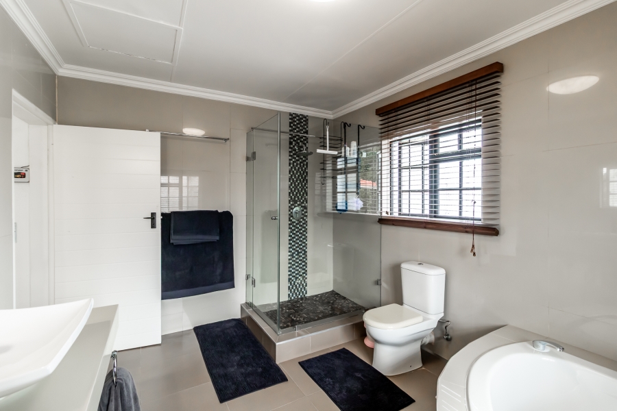 3 Bedroom Property for Sale in Waverley Gauteng